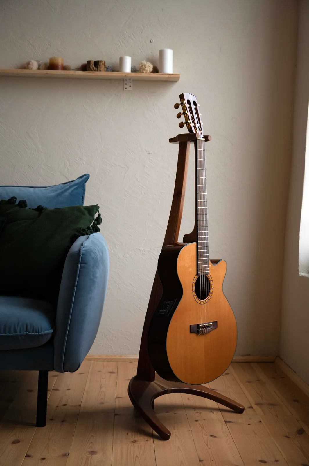 FormaStand One in a warmly lit living room