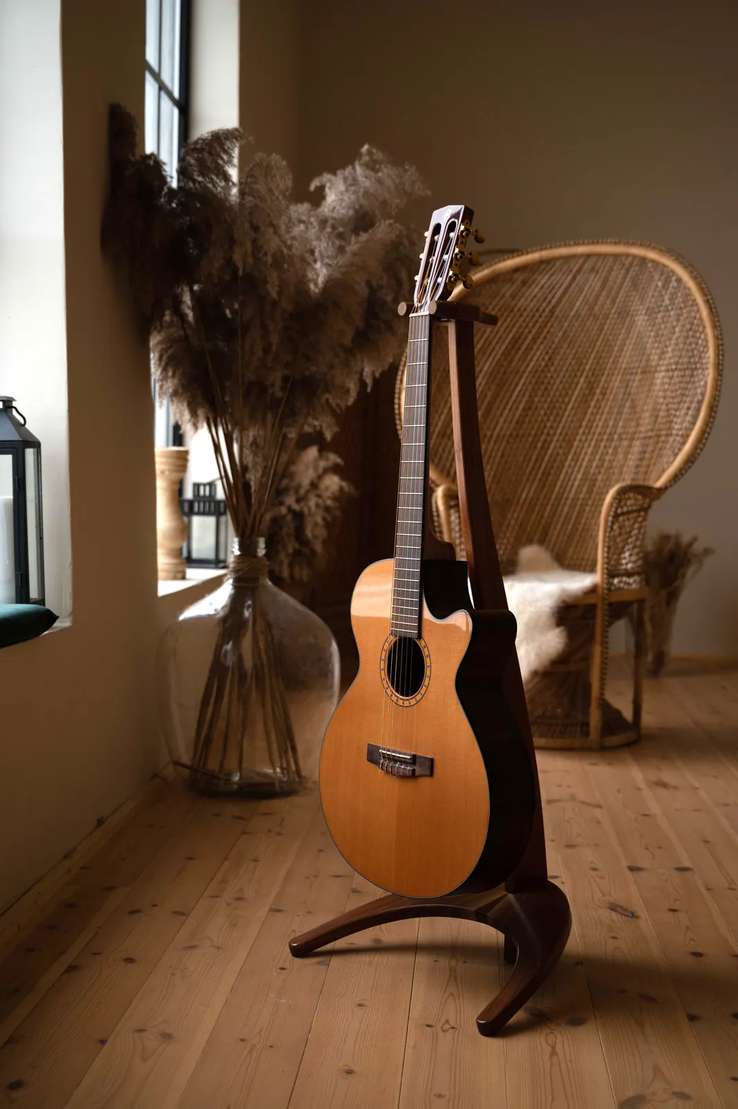 FormaStand in a warm living room