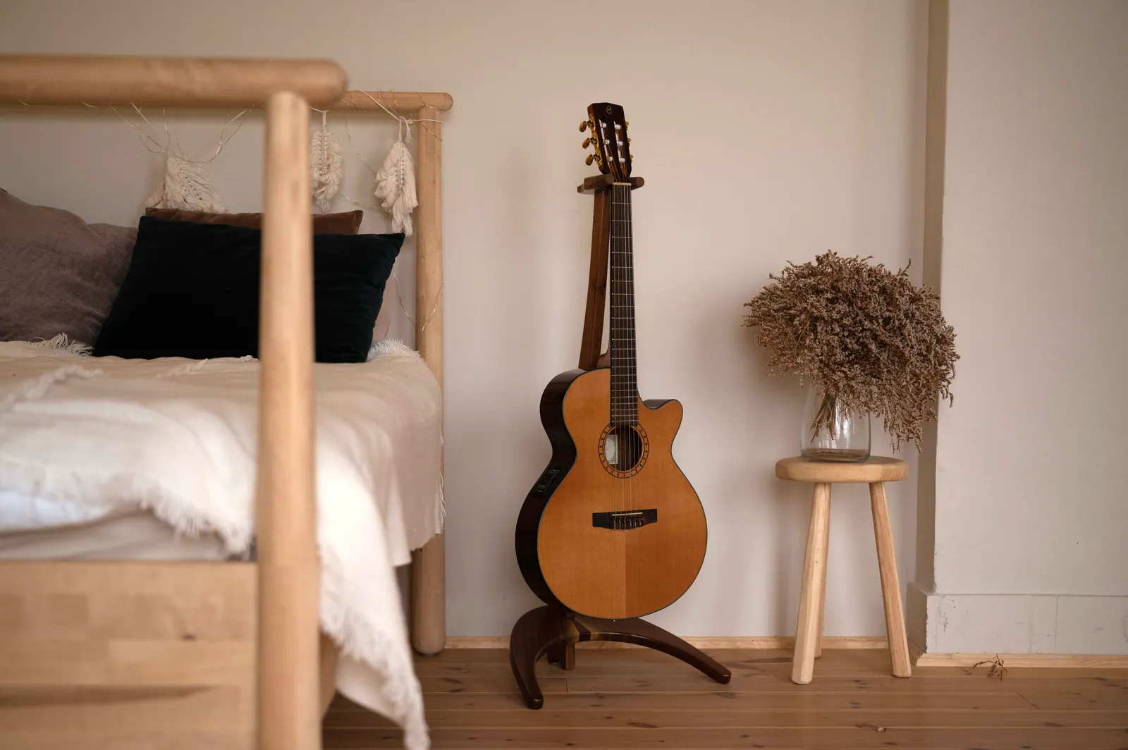 FormaStand in a softly lit bedroom